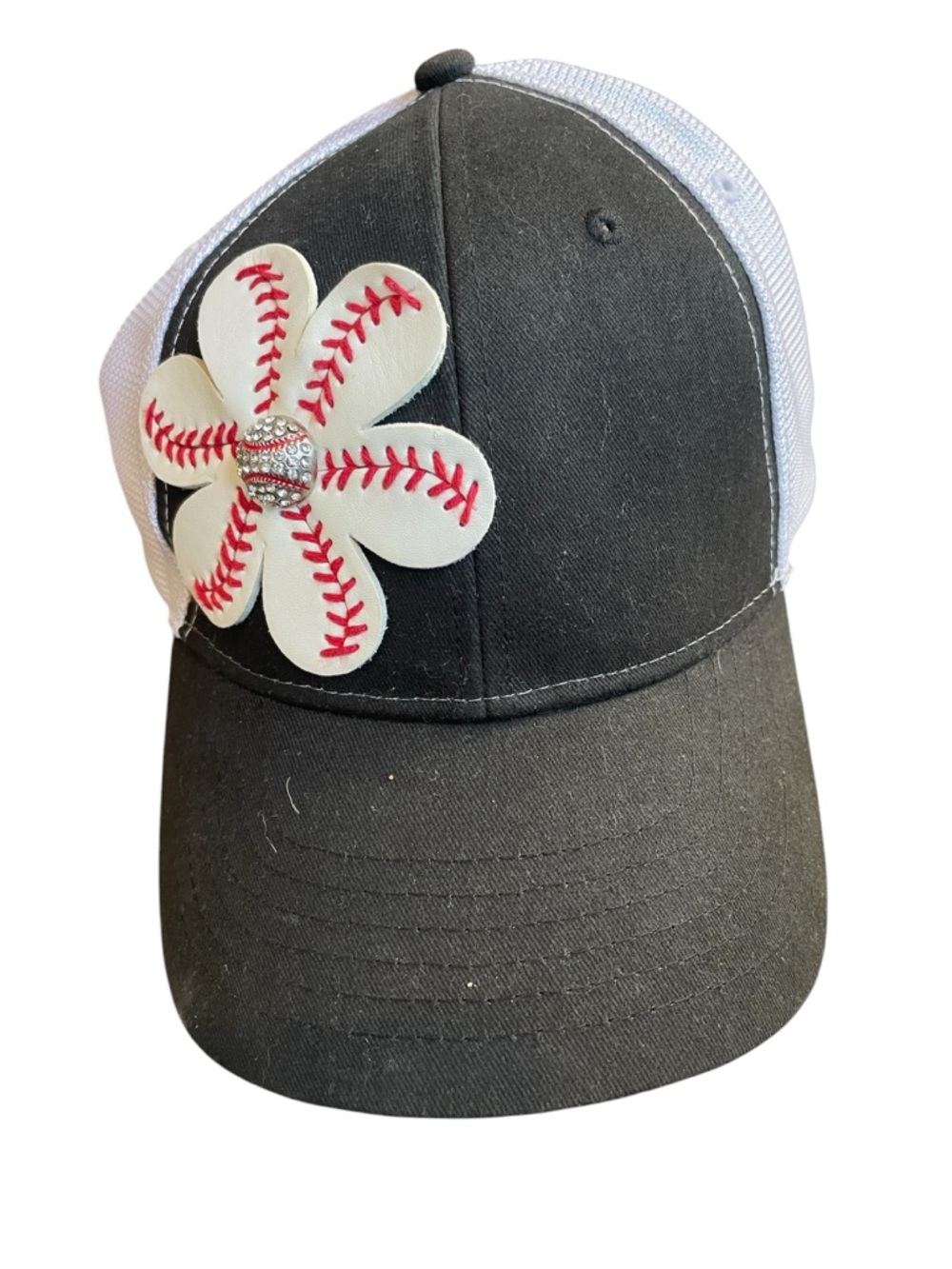 BigAccessories Women’s White Cap, Baseball Flower, Glitter Adjustable One Size